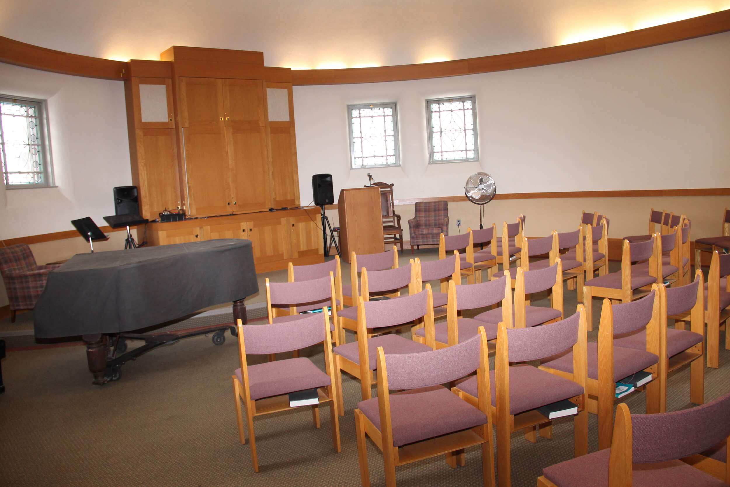  chapel cAPACITY: 70 $200/ 4 hours, $400/ 8 hours fOR NON-MEMBERS $150/ 4 hours, $300/ 8 hours fOR MEMBERS 